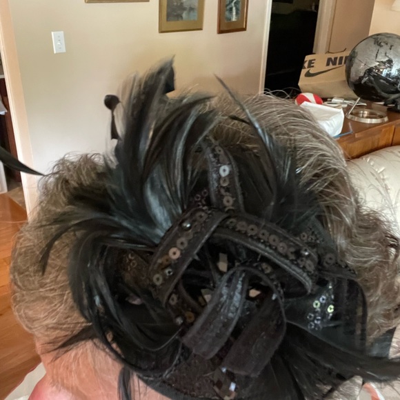 Fascinator hat with black feathers & intertwined braids of sequins. - Picture 3 of 3